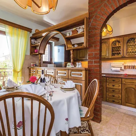 2 Bedroom Lovely In