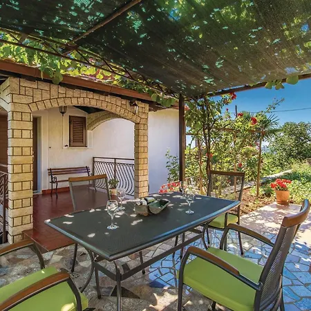 2 Bedroom Lovely In * Lovran