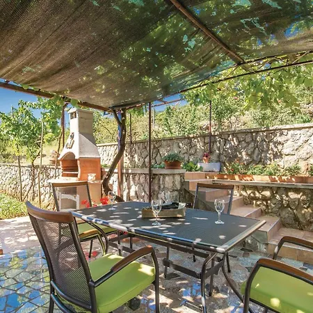Apartment 2 Bedroom Lovely In