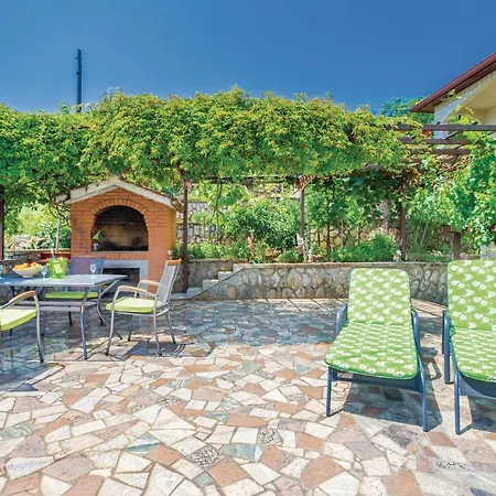 2 Bedroom Lovely In Apartment *