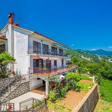2 Bedroom Lovely In Apartmán Lovran
