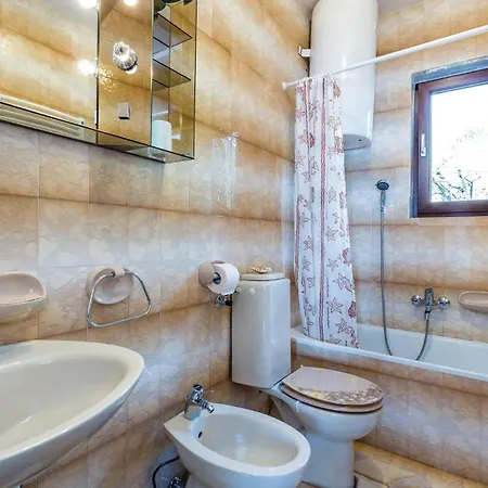 2 Bedroom Lovely In Lovran