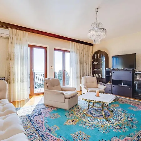 Apartment 2 Bedroom Lovely In *
